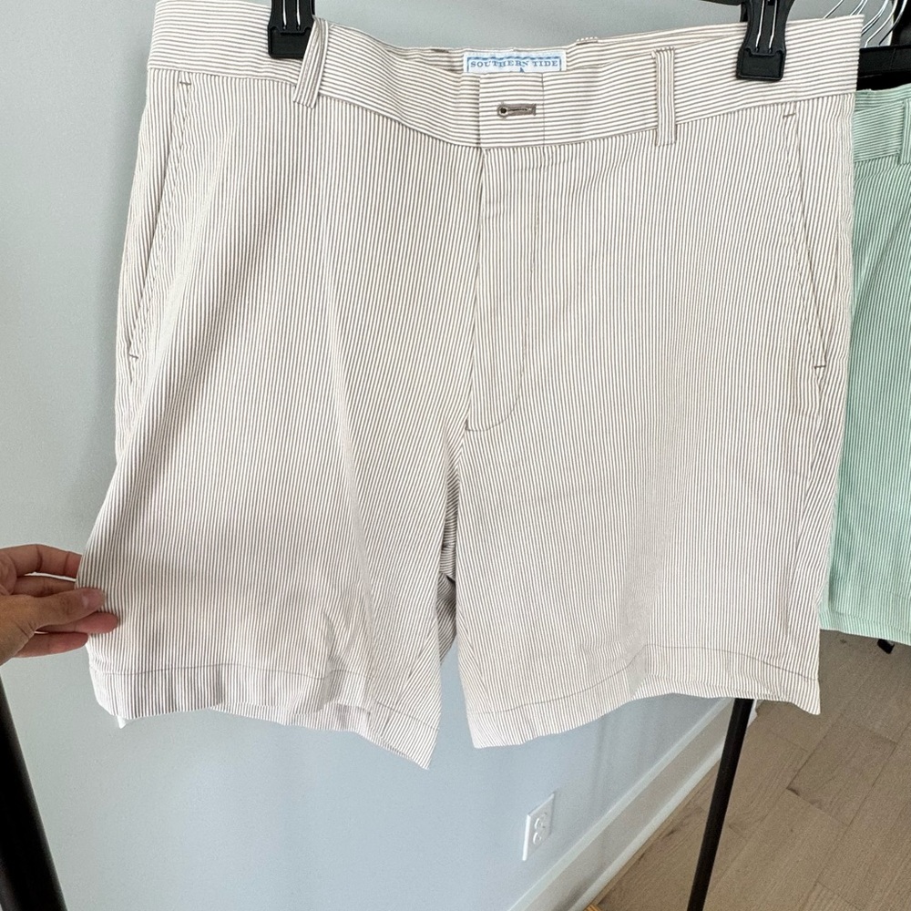 Southern Tide Men's Cream Striped Shorts